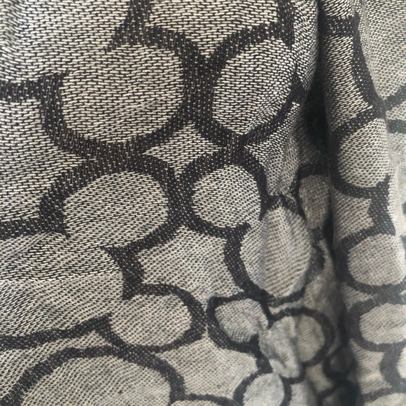 Used Lightweight Disney MM scarf - Picture 5 of 6